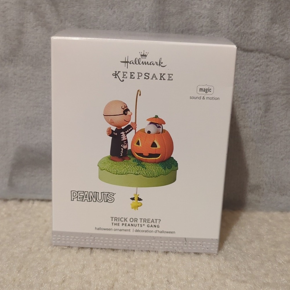 Hallmark Keepsake Peanuts Trick or Treat? Halloween 2016 Snoopy Charlie Brown